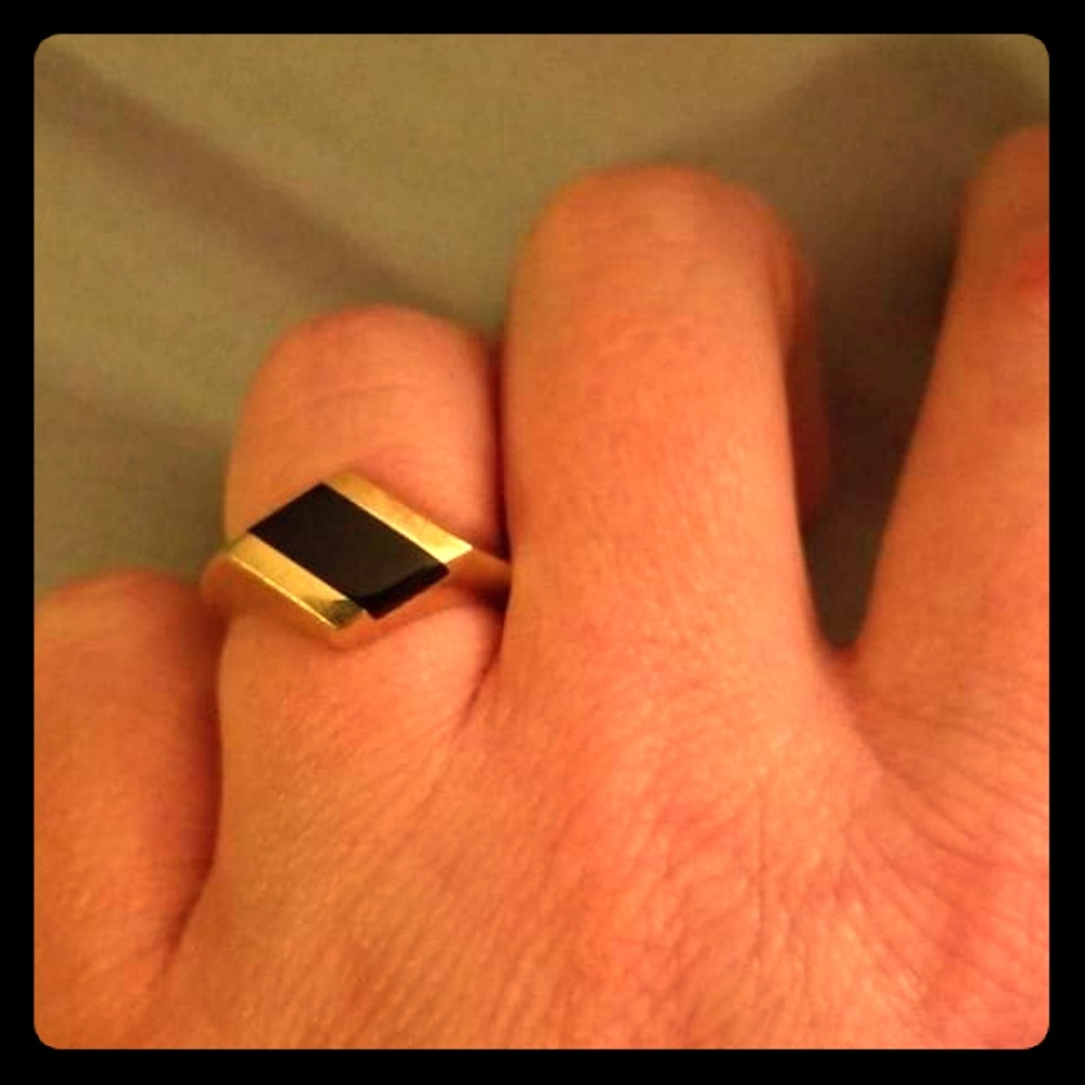 14K gold and black onyx ring. Size 6. STUNNING!